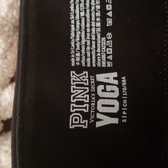 PINK Yoga Black leggings. Camo/ white detail. - Picture 4 of 5